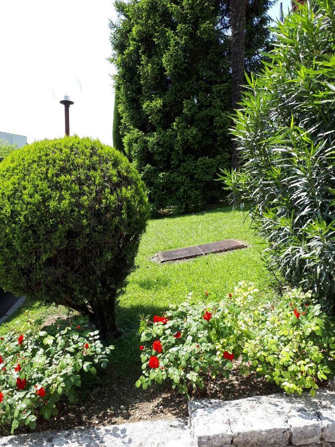 Il Glicine Sul Garda Appartamento Turistico Peschiera del Garda Kültér fotó